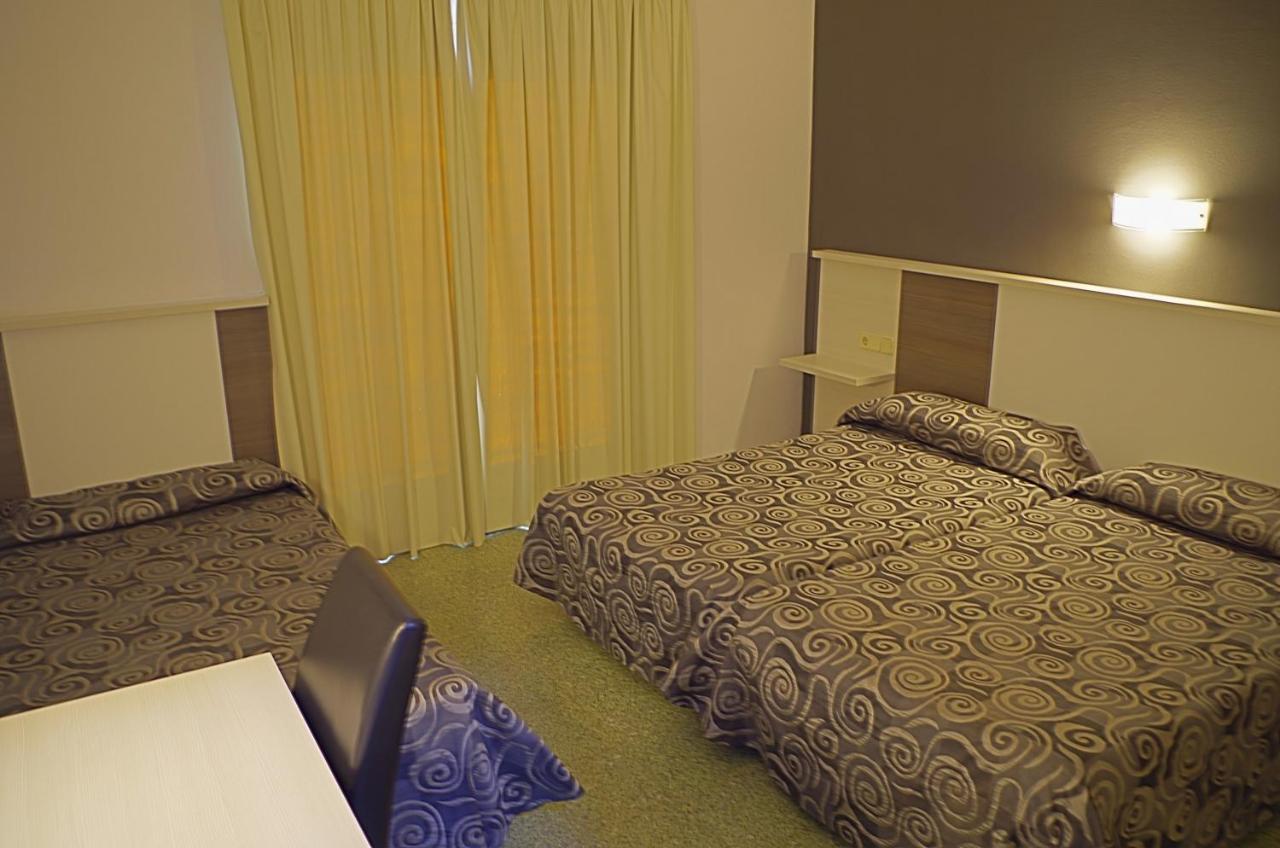 Hotel La Masia Pont de Molíns Kültér fotó